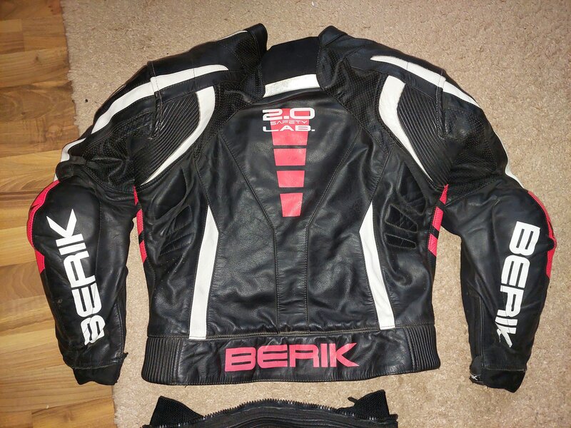 Costum moto, combinezon Berik, piele naturala si perforata pe alocuri, 54