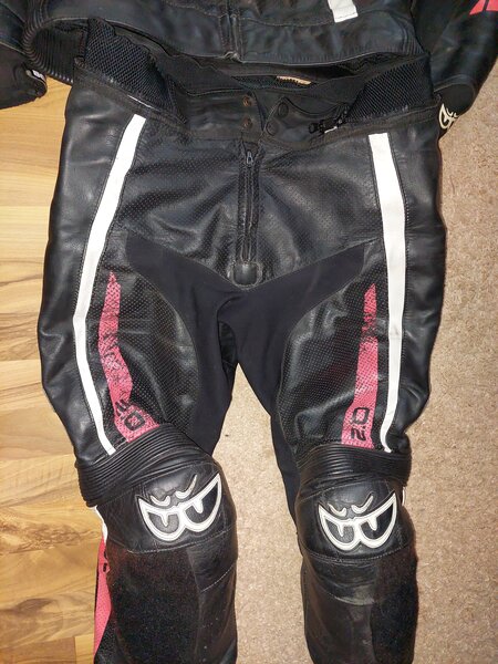 Costum moto, combinezon Berik, piele naturala si perforata pe alocuri, 54