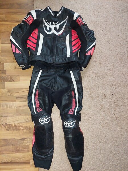 Costum moto, combinezon Berik, piele naturala si perforata pe alocuri, 54